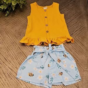Yellow Ruffle Top and Blue Bee Print Shorts Set Size 7/8